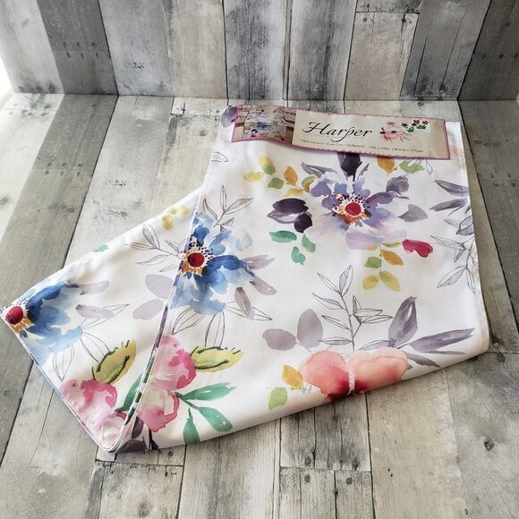 NWT – Benson Mills Indoor Outdoor Spillproof Fabric Table Runner 16” x 108” - Picture 2 of 6